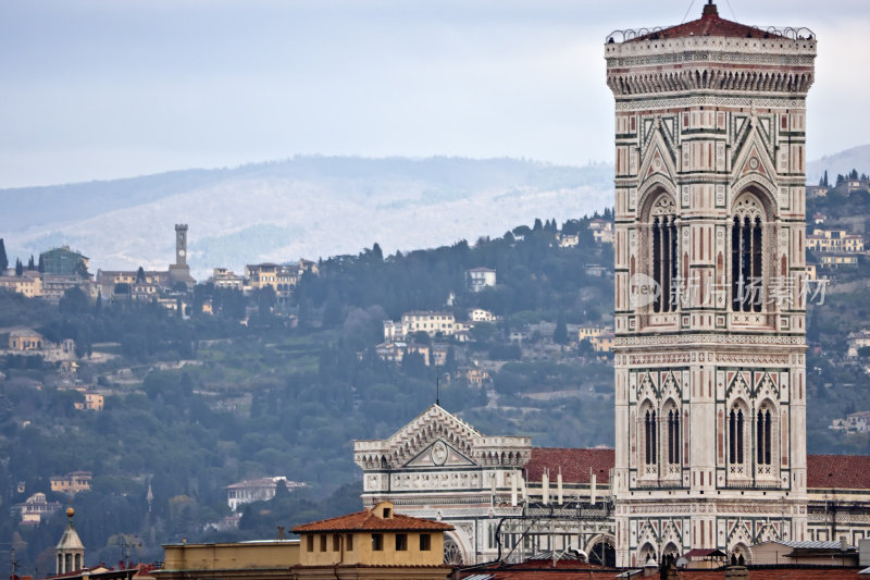 意大利佛罗伦萨，乔托钟楼(Campanile di Giotto with Fiesole on the Background)